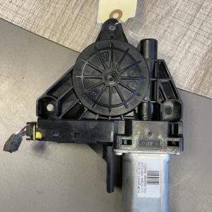 Moteur leve vitre arriere droit VOLVO V 40 2 PHASE 1 BREAK Diesel - Image 1