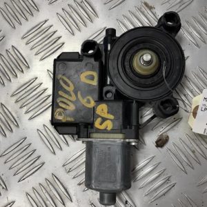Moteur leve vitre avant droit VOLKSWAGEN POLO 6 PHASE 1 - Image 1