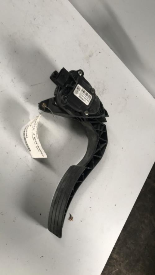 Pedale d'accelerateur RENAULT CLIO 4 PHASE 1 Essence - Image 1