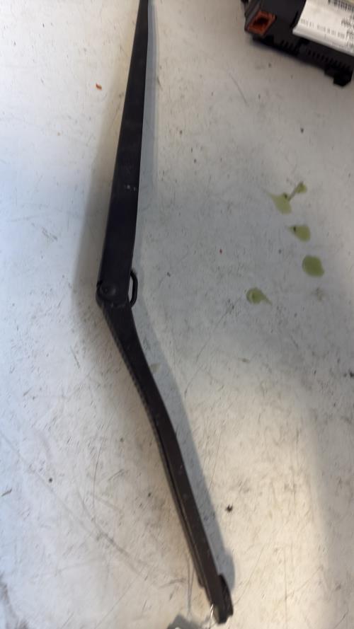Bras essuie glace avant droit RENAULT CLIO 4 PHASE 1 Essence - Image 1