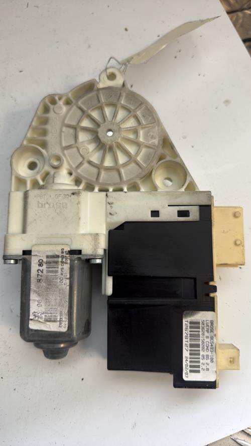 Moteur leve vitre avant gauche PEUGEOT 307 PHASE 2 Diesel - Image 1