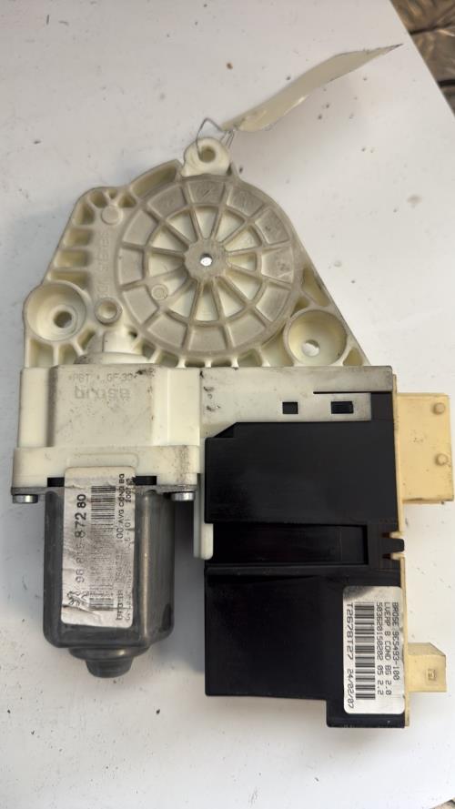 Moteur leve vitre avant gauche PEUGEOT 307 PHASE 2 Diesel - Image 3