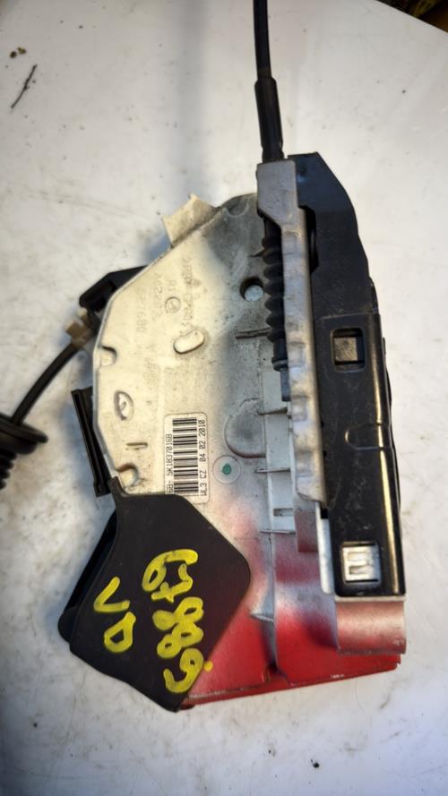 Serrure avant droit VOLKSWAGEN POLO 5 PHASE 1 Essence - Image 1