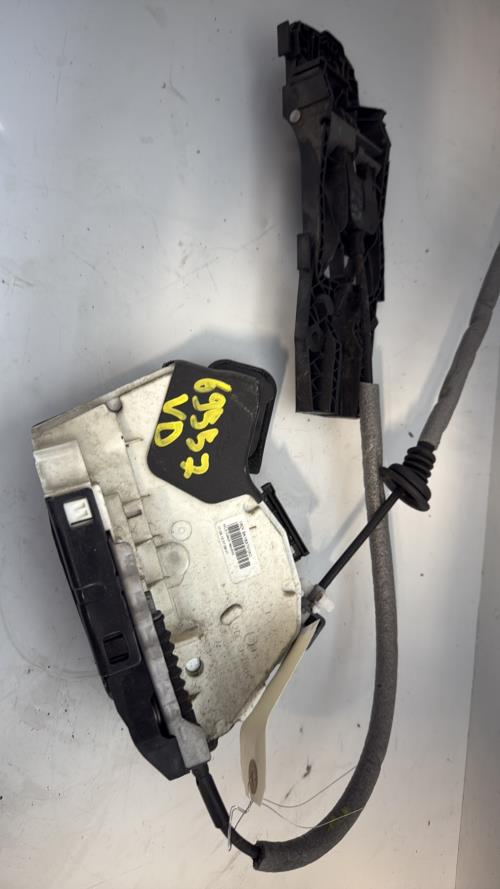 Serrure avant droit VOLKSWAGEN POLO 5 PHASE 1 Diesel - Image 1