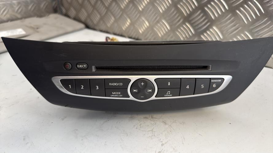 Autoradio d'origine RENAULT LAGUNA 3 PHASE 1 Diesel - Image 1