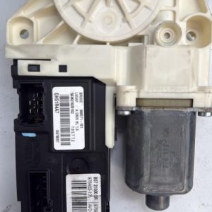 Moteur leve vitre avant gauche RENAULT LAGUNA 3 PHASE 1 Diesel - Image 1
