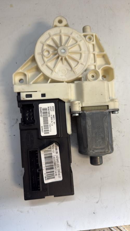 Moteur leve vitre avant gauche RENAULT LAGUNA 3 PHASE 1 Diesel - Image 1