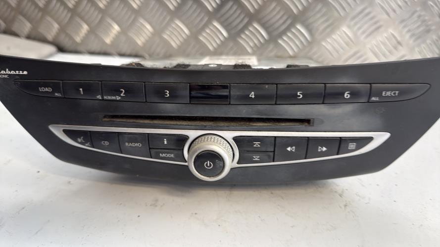 Autoradio d'origine RENAULT LAGUNA 3 PHASE 1 Diesel - Image 1