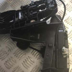 Serrure avant gauche FORD FIESTA 7 PHASE 1 - Image 1